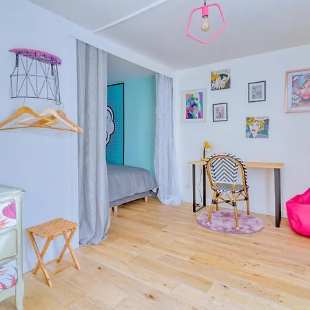 Confort Et Nature, Duplex Ideal A Jouy-en-josas, Parking Gratuit, 25 Mn Orly, 10 Mn Versailles Apartment Jouy-en-Josas