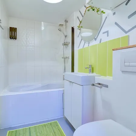Confort Et Nature, Duplex Ideal A Jouy-en-josas, Parking Gratuit, 25 Mn Orly, 10 Mn Versailles Apartment