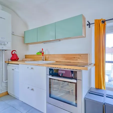 Confort Et Nature, Duplex Ideal A Jouy-en-josas, Parking Gratuit, 25 Mn Orly, 10 Mn Versailles Apartment Jouy-en-Josas
